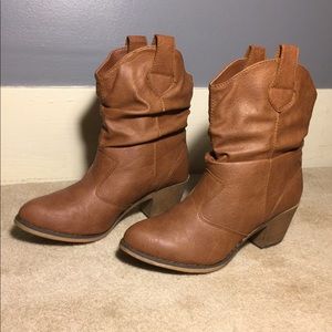 🤠 Tan Shrug Boots